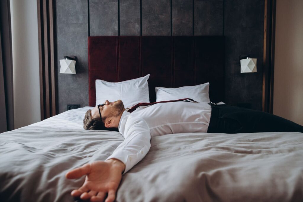 discover effective travelers' nightly routines to combat jet lag and ensure restful sleep while adjusting to new time zones.